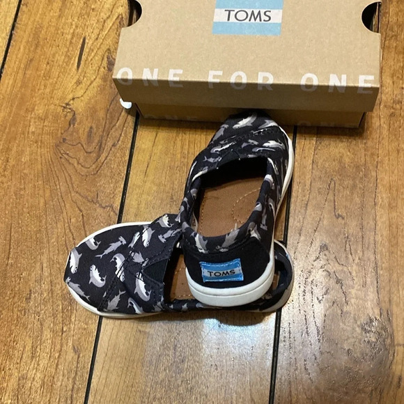 Tom’s toddler shoes - Picture 2 of 7